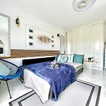 At The Beach, Sunny & 2 Heated Pools, Large Terrace, In アデヘ