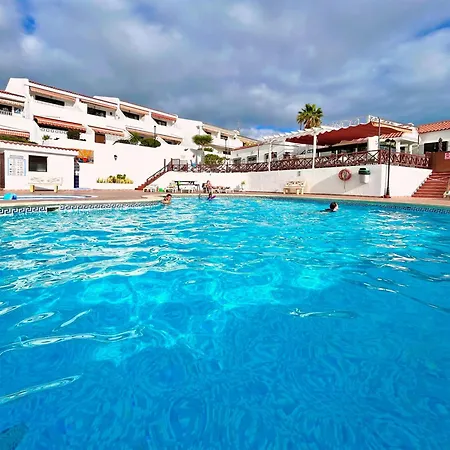 At The Beach, Sunny & 2 Heated Pools, Large Terrace, In アパート
