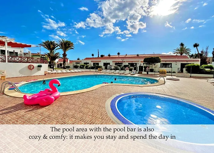 At The Beach, Sunny & 2 Heated Pools, Large Terrace, In Apartman *