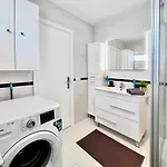 דירה At The Beach, Sunny & 2 Heated Pools, Large Terrace, In אדחה