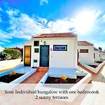 דירה At The Beach, Sunny & 2 Heated Pools, Large Terrace, In אדחה