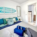 דירה At The Beach, Sunny & 2 Heated Pools, Large Terrace, In *