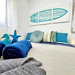 At The Beach, Sunny & 2 Heated Pools, Large Terrace, In אדחה