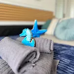 At The Beach, Sunny & 2 Heated Pools, Large Terrace, In דירה *