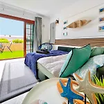 דירה At The Beach, Sunny & 2 Heated Pools, Large Terrace, In *
