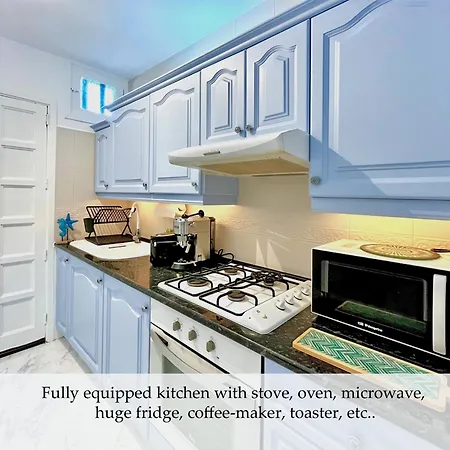 At The Beach, Sunny & 2 Heated Pools, Large Terrace, In アパート