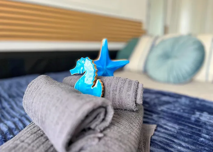 At The Beach, Sunny & 2 Heated Pools, Large Terrace, In Apartmán *