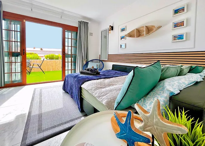 Apartmán At The Beach, Sunny & 2 Heated Pools, Large Terrace, In *